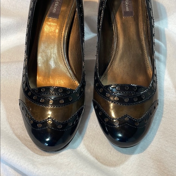 Ruby and Bloom Black and Brown Patent Leather Heels rounded toe like new - Picture 3 of 14